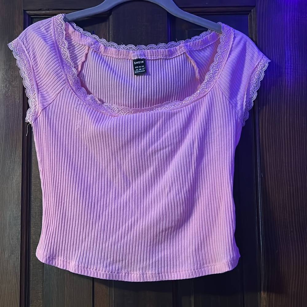 Cute pink lace top, Women’s size M, GREAT CONDITION